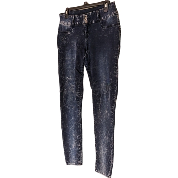 Skinny acid wash denim jeans with skull grommet and dual button zipper fly - Picture 2 of 9